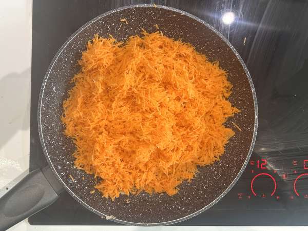 Quiche uden bund med tun, gulerødder og cottage cheese: nem og proteinrig - Forberedelse trin 1