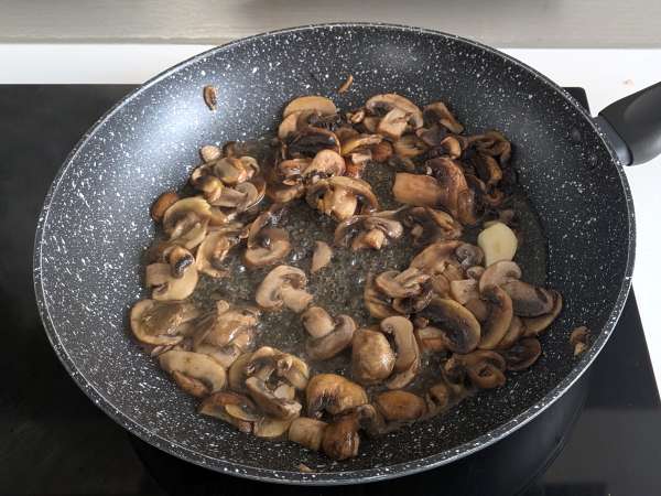 Ovnbagt pasta med græskar, svampe og bechamelsauce - Forberedelse trin 3