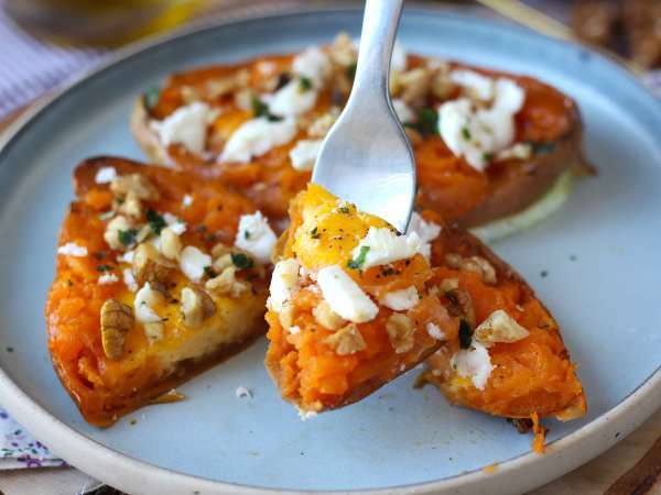 Bagt sød kartoffel med æg, feta, honning og valnødder - Forberedelse trin 6