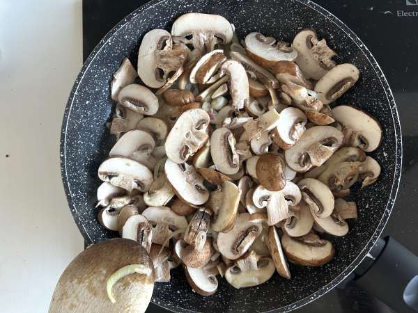 Grillet ostesandwich med champignon og revet ost - Forberedelse trin 3