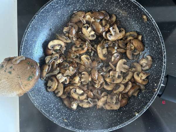Grillet ostesandwich med champignon og revet ost - Forberedelse trin 4