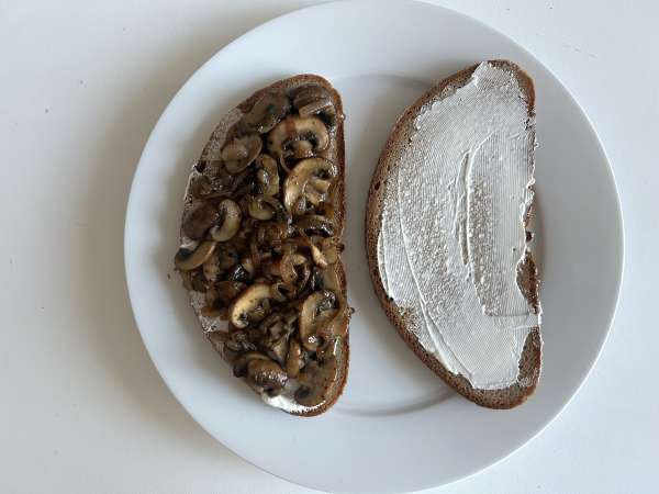 Grillet ostesandwich med champignon og revet ost - Forberedelse trin 7