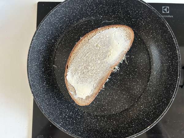 Grillet ostesandwich med champignon og revet ost - Forberedelse trin 9