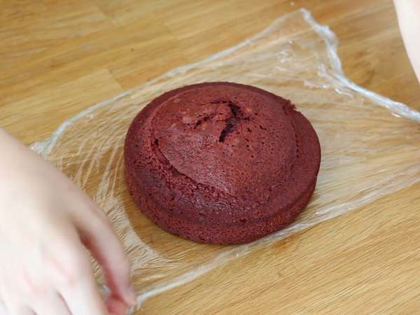 Red Velvet-kage til Halloween! - Forberedelse trin 6