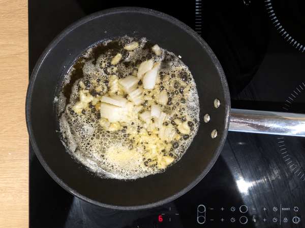 Pasta med shimeji-svampe og brune svampe, cremet sauce - Forberedelse trin 2