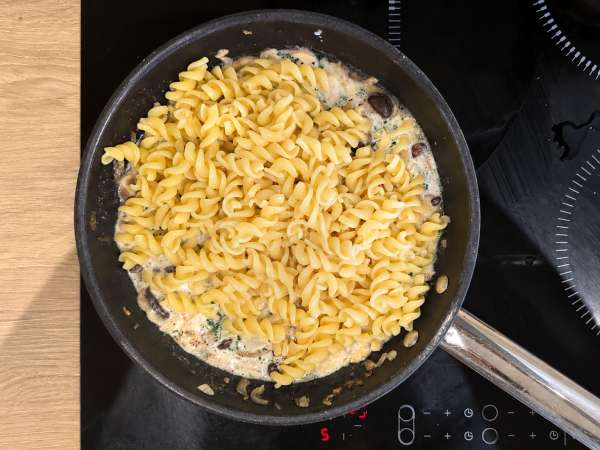 Pasta med shimeji-svampe og brune svampe, cremet sauce - Forberedelse trin 7