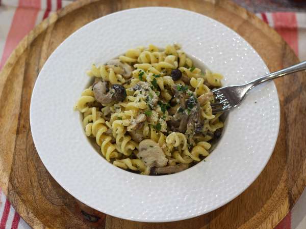 Pasta med shimeji-svampe og brune svampe, cremet sauce - Forberedelse trin 8