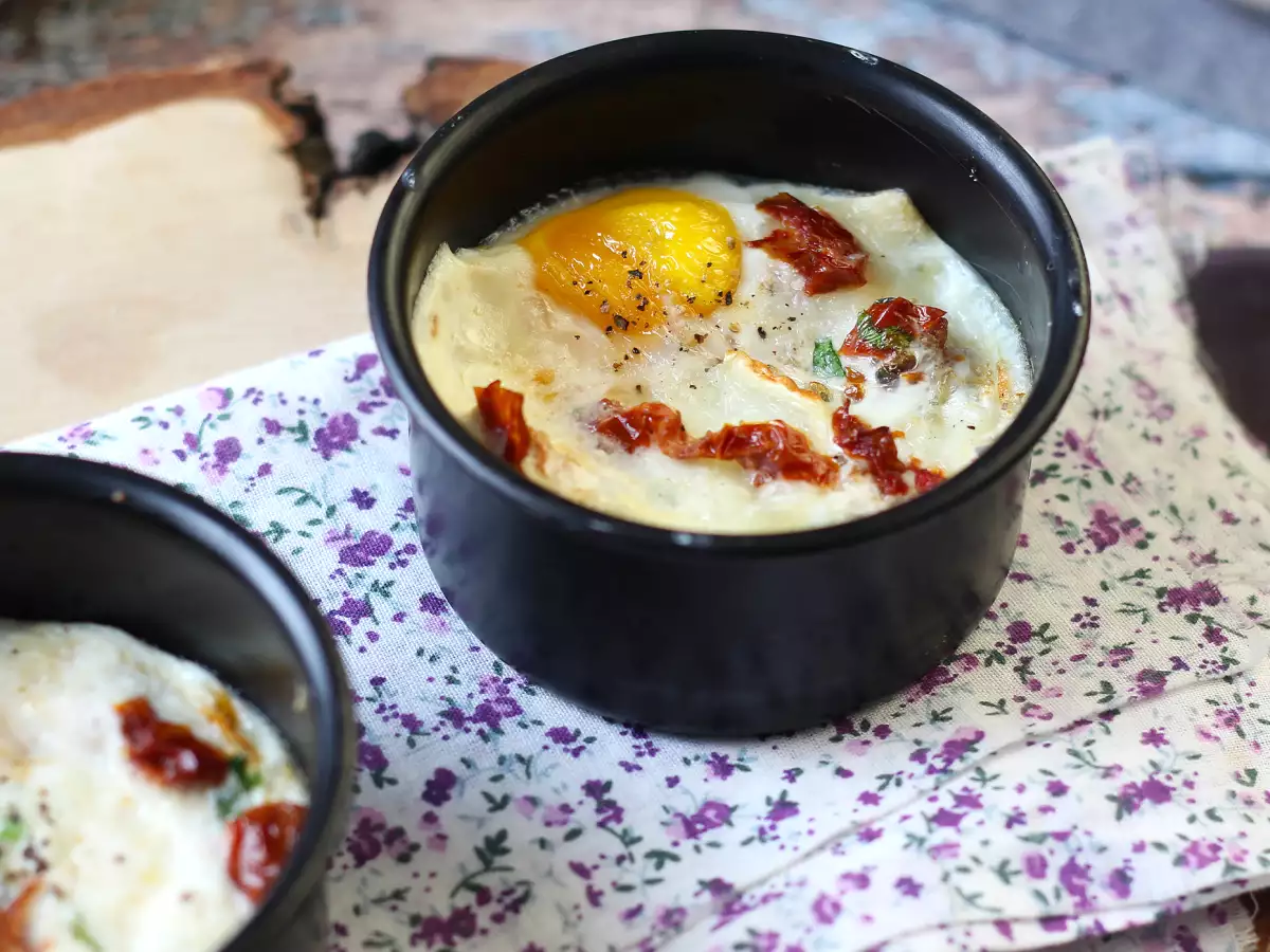 Æg en cocotte med gedeost og soltørrede tomater i airfryer! - foto 2