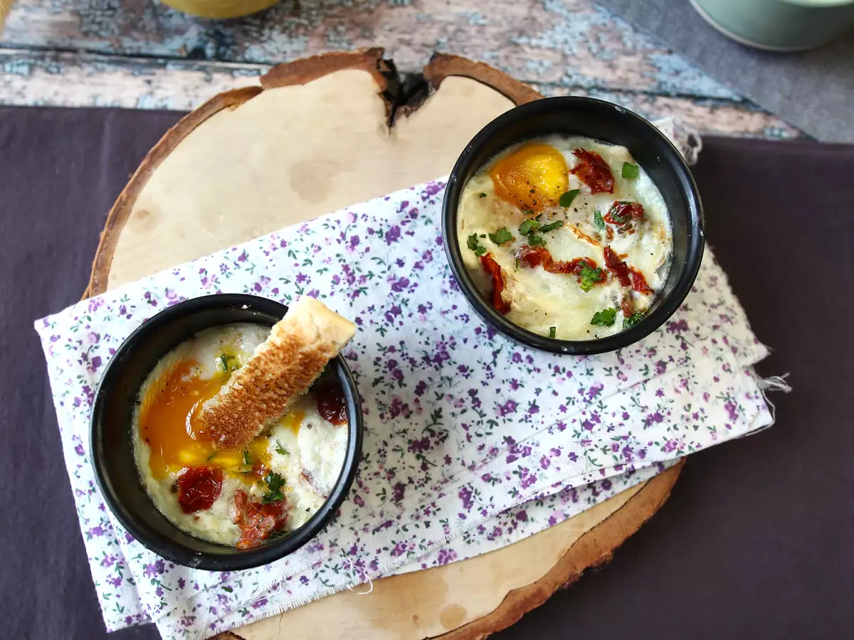 Æg en cocotte med gedeost og soltørrede tomater i airfryer! - foto 5