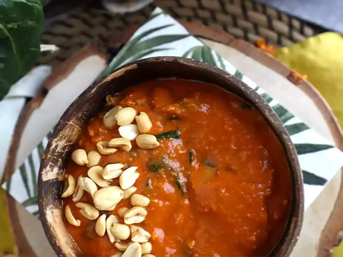 Afrikansk suppe: tomat, jordnød og mangold - afrikansk jordnøddesuppe
