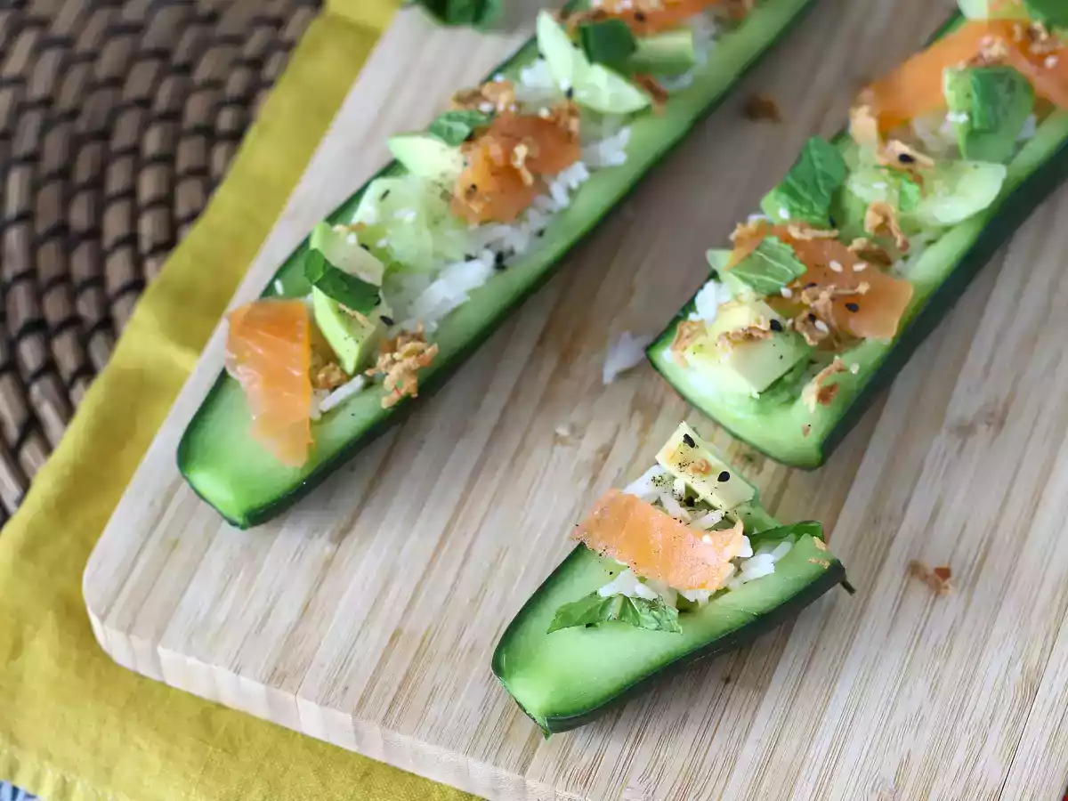 Agurker med ris, røget laks, avocado og mynte - foto 3