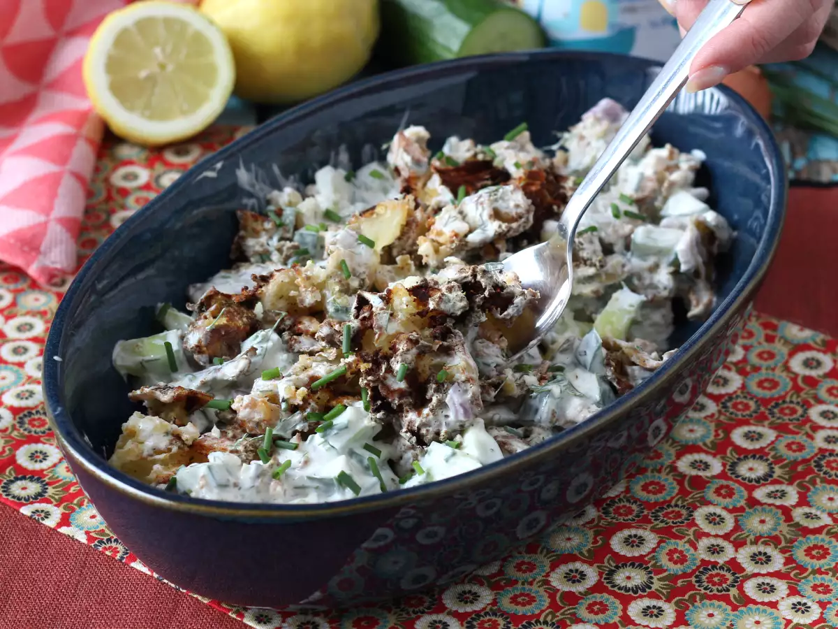 Agurkesalat med sprøde kartofler