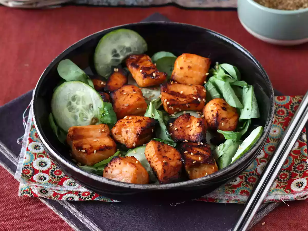 Air fryer-laksbidder med asiatisk marinade