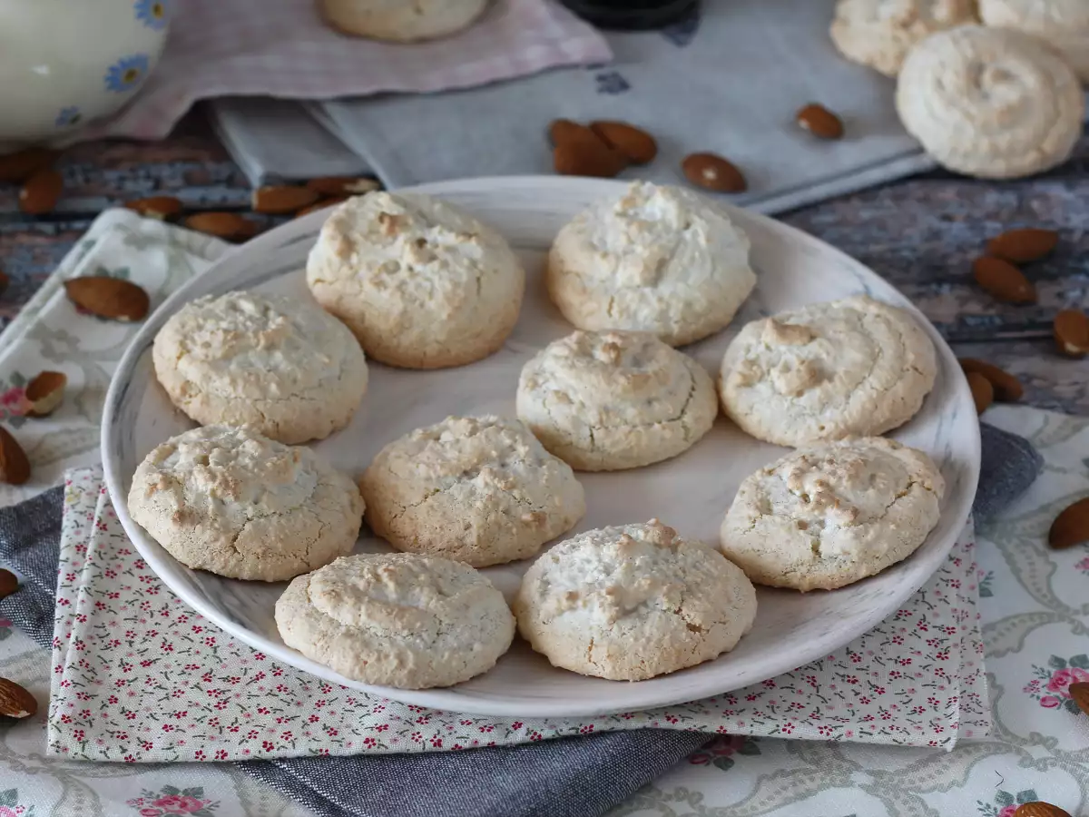 Amaretti – perfekte italienske mandelkager til kaffen! - foto 2