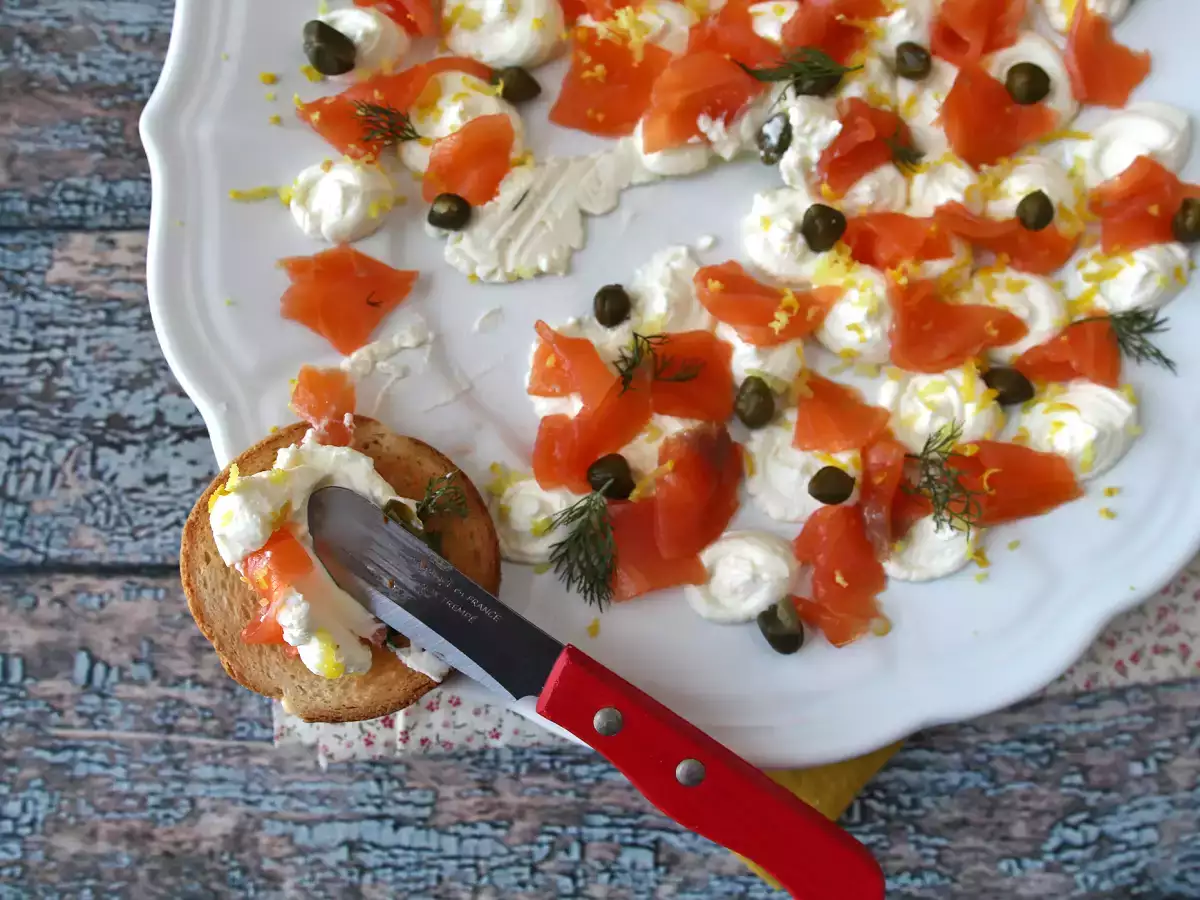 Aperitif-smørepålæg med røget laks