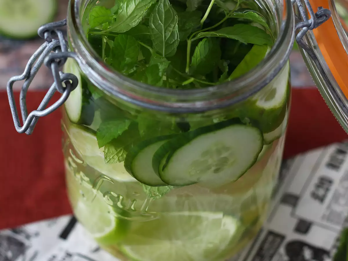 Aromatiseret vand med agurk, lime, mynte og ingefær - foto 4