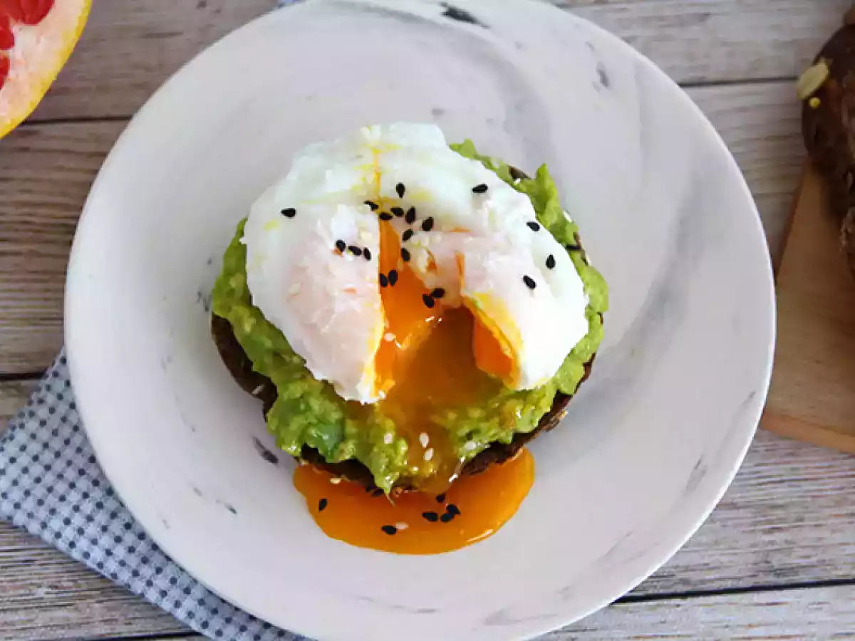 Avocado toast med pocheret æg - foto 3