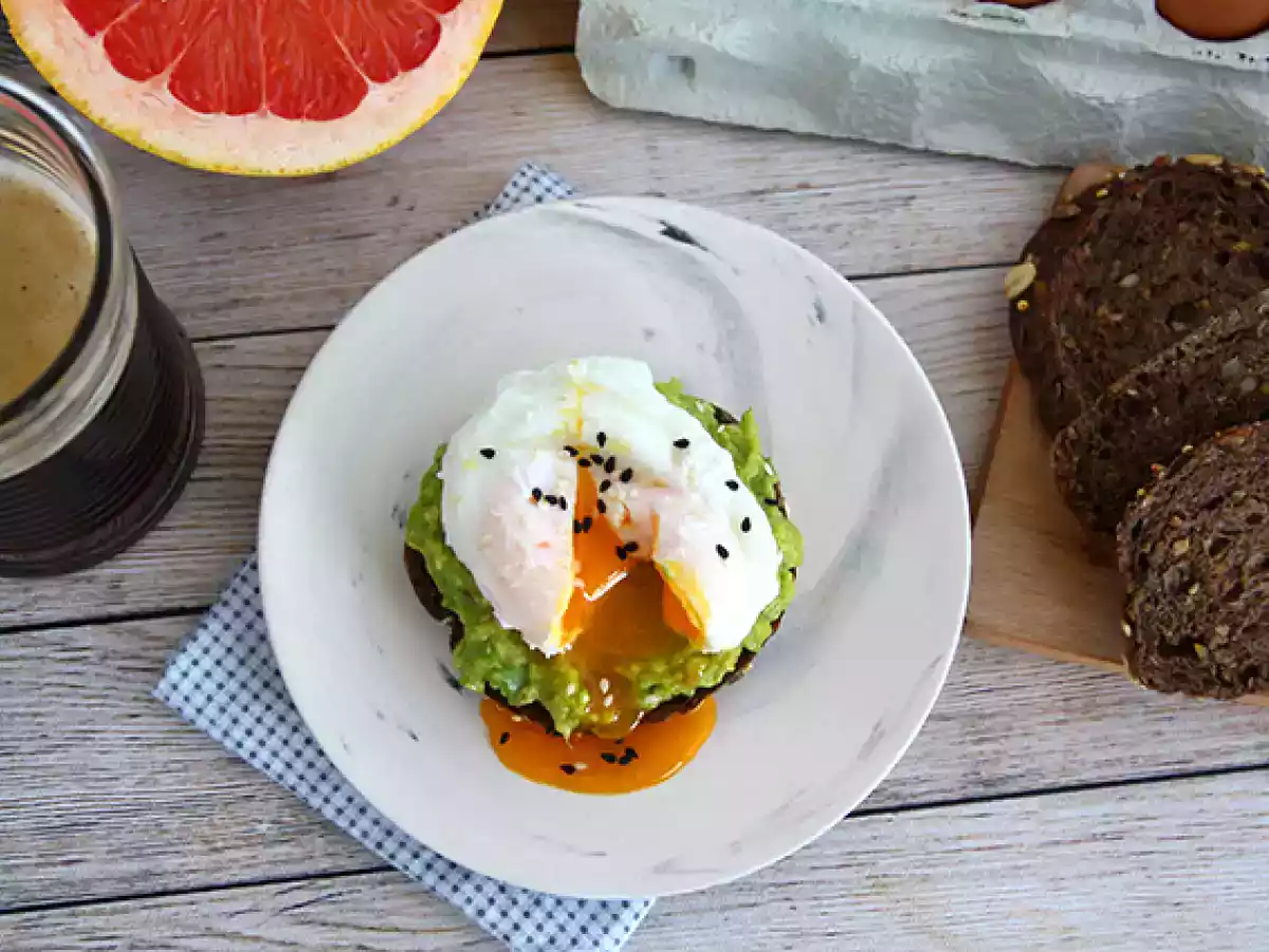 Avocado toast med pocheret æg - foto 4
