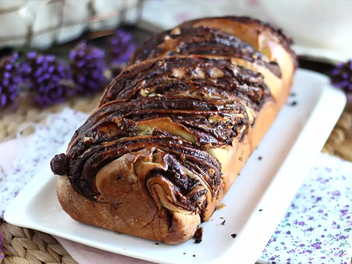 Babka-brioche med chokolade og hasselnødder