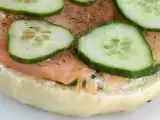 Bagel med laks, agurk og flødeost, foto 3