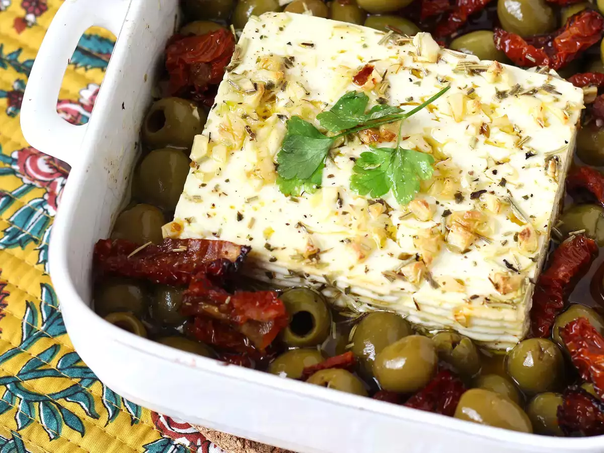 Bagt feta med tørrede tomater og oliven, middelhavsstil - foto 2