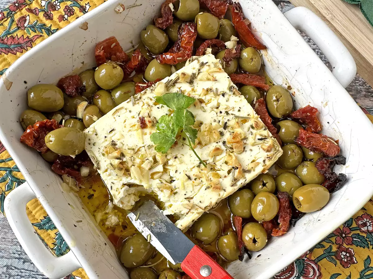 Bagt feta med tørrede tomater og oliven, middelhavsstil - foto 3