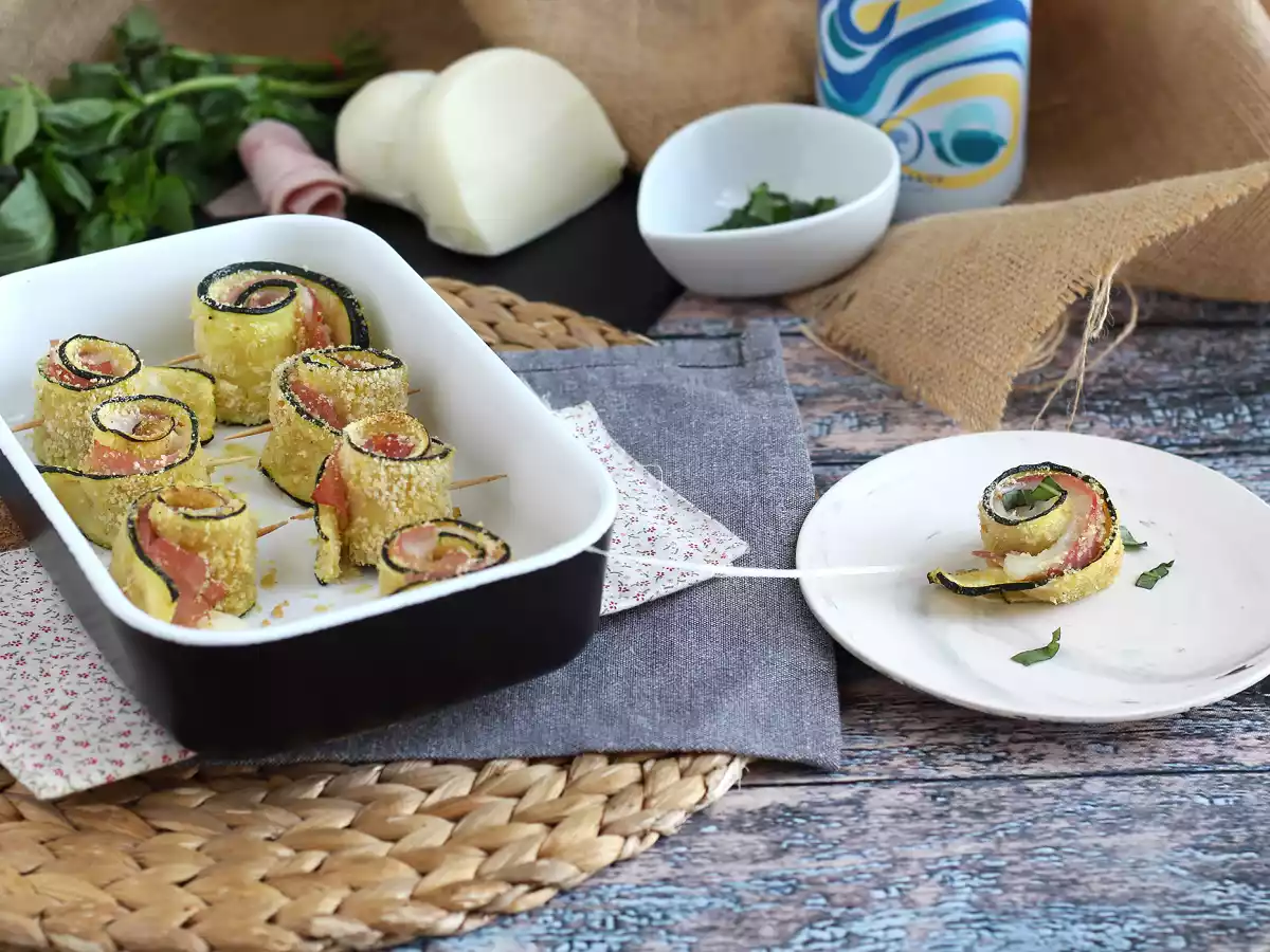 Bagte courgetteruller med skinke og scamorza-ost
