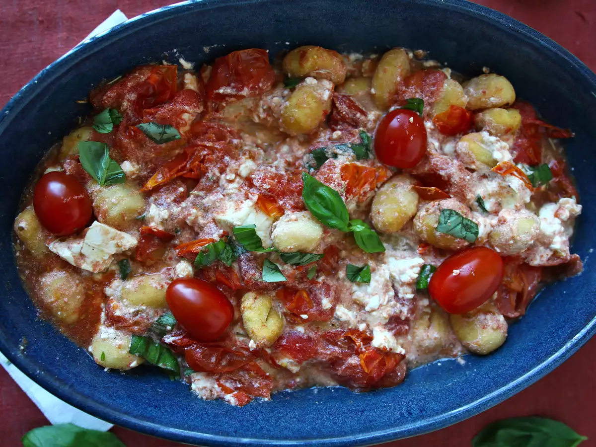 Bagte feta-gnocchi i airfryer – en superhurtig ret med cherrytomater og feta! - foto 3