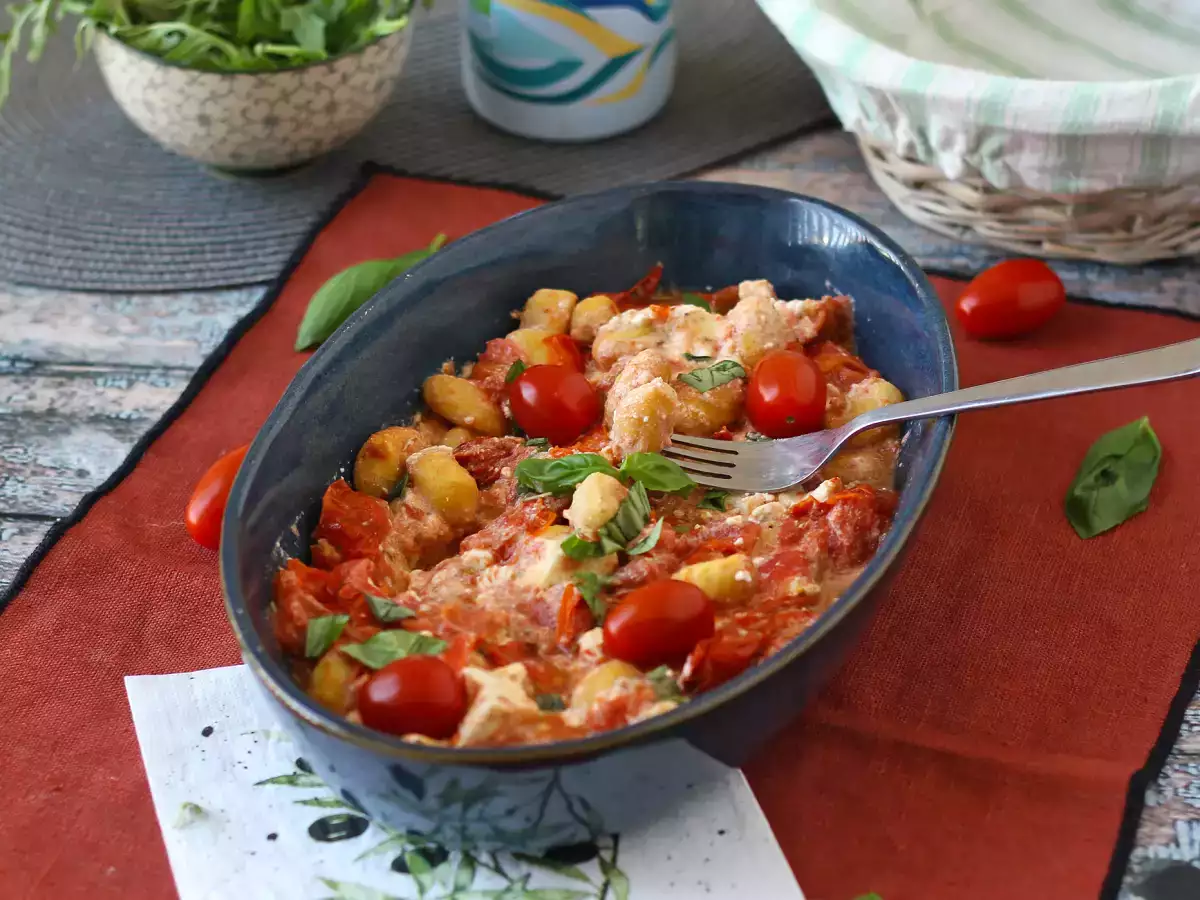 Bagte feta-gnocchi i airfryer – en superhurtig ret med cherrytomater og feta! - foto 4