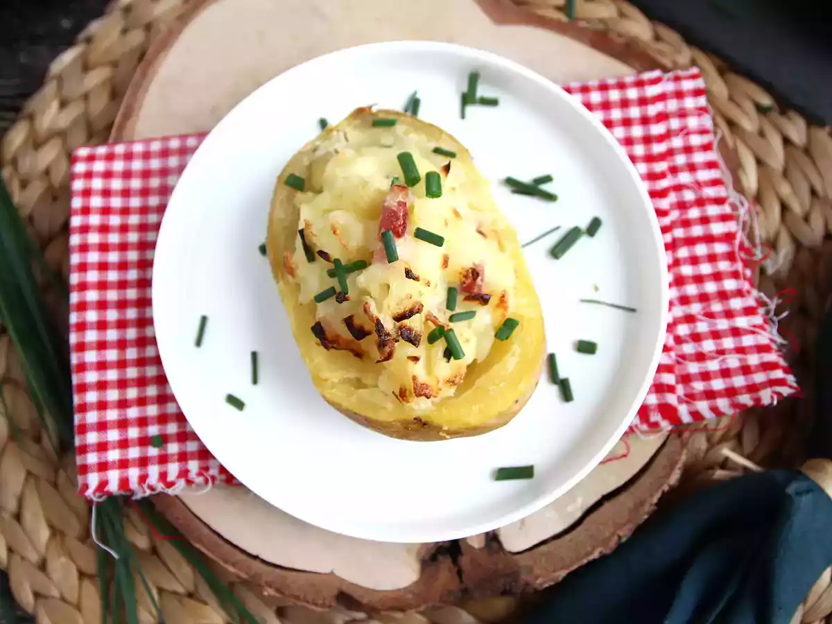 Bagte kartofler fyldt med bacon og ost - foto 2