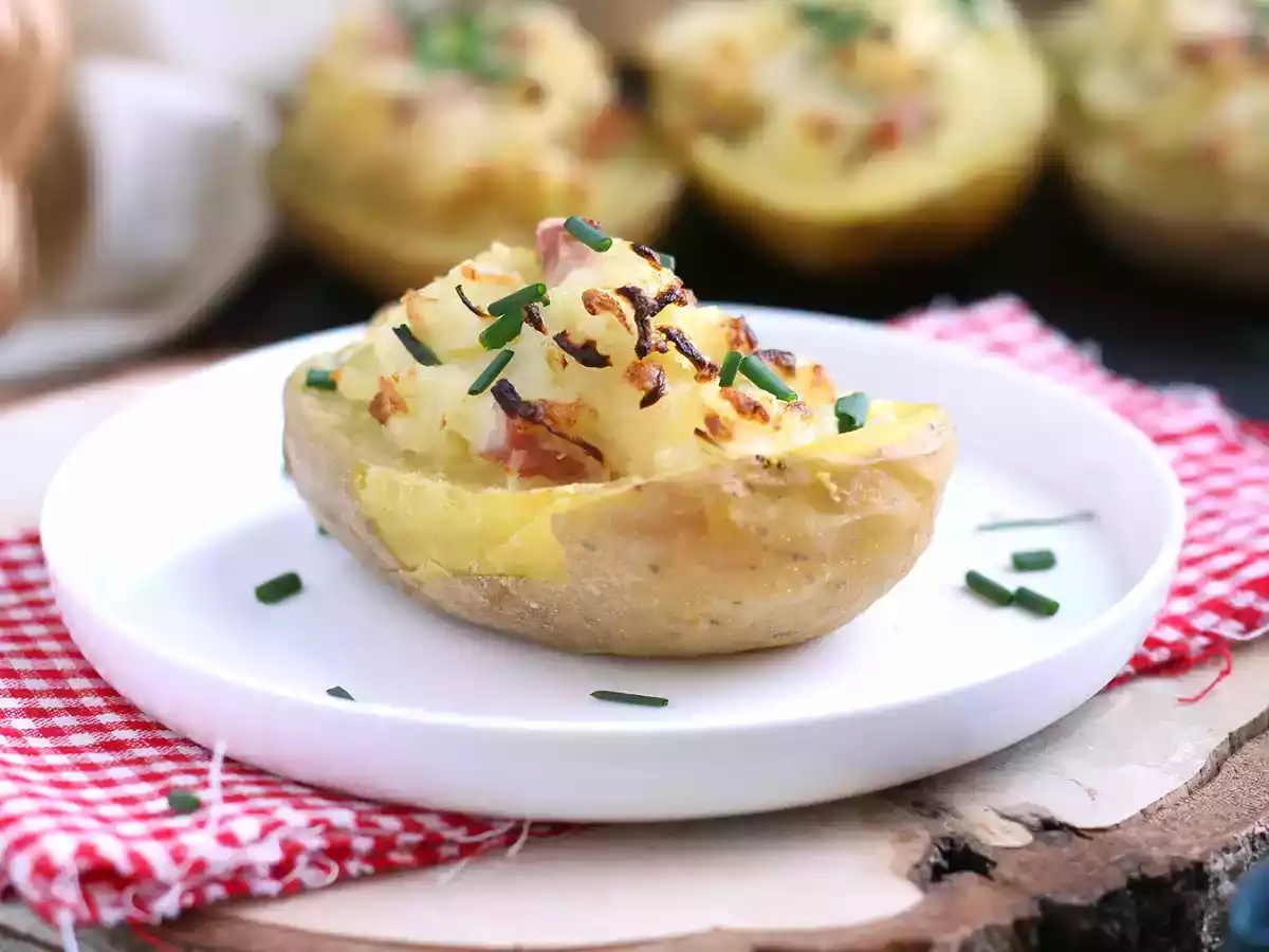 Bagte kartofler fyldt med bacon og ost - foto 3