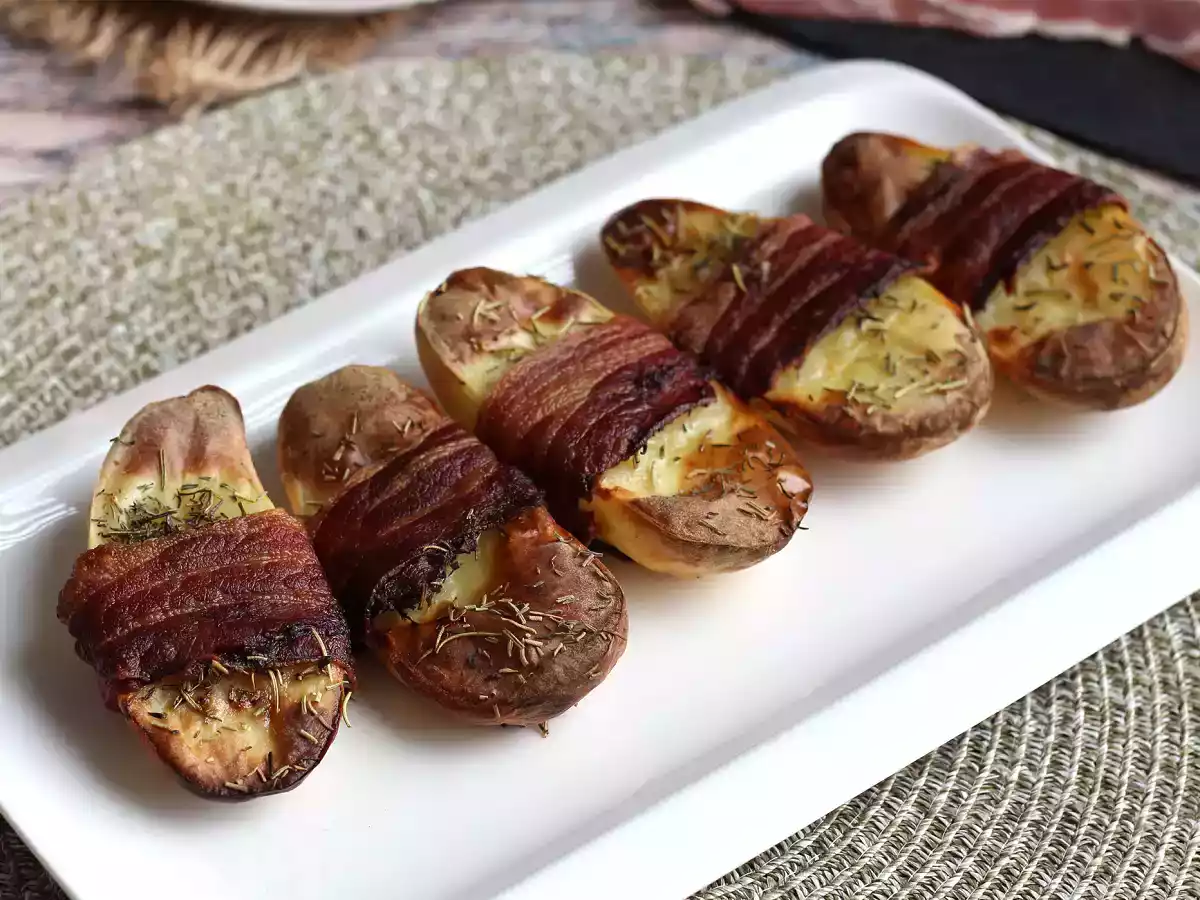 Bagte kartofler svøbt i røget bacon - foto 2