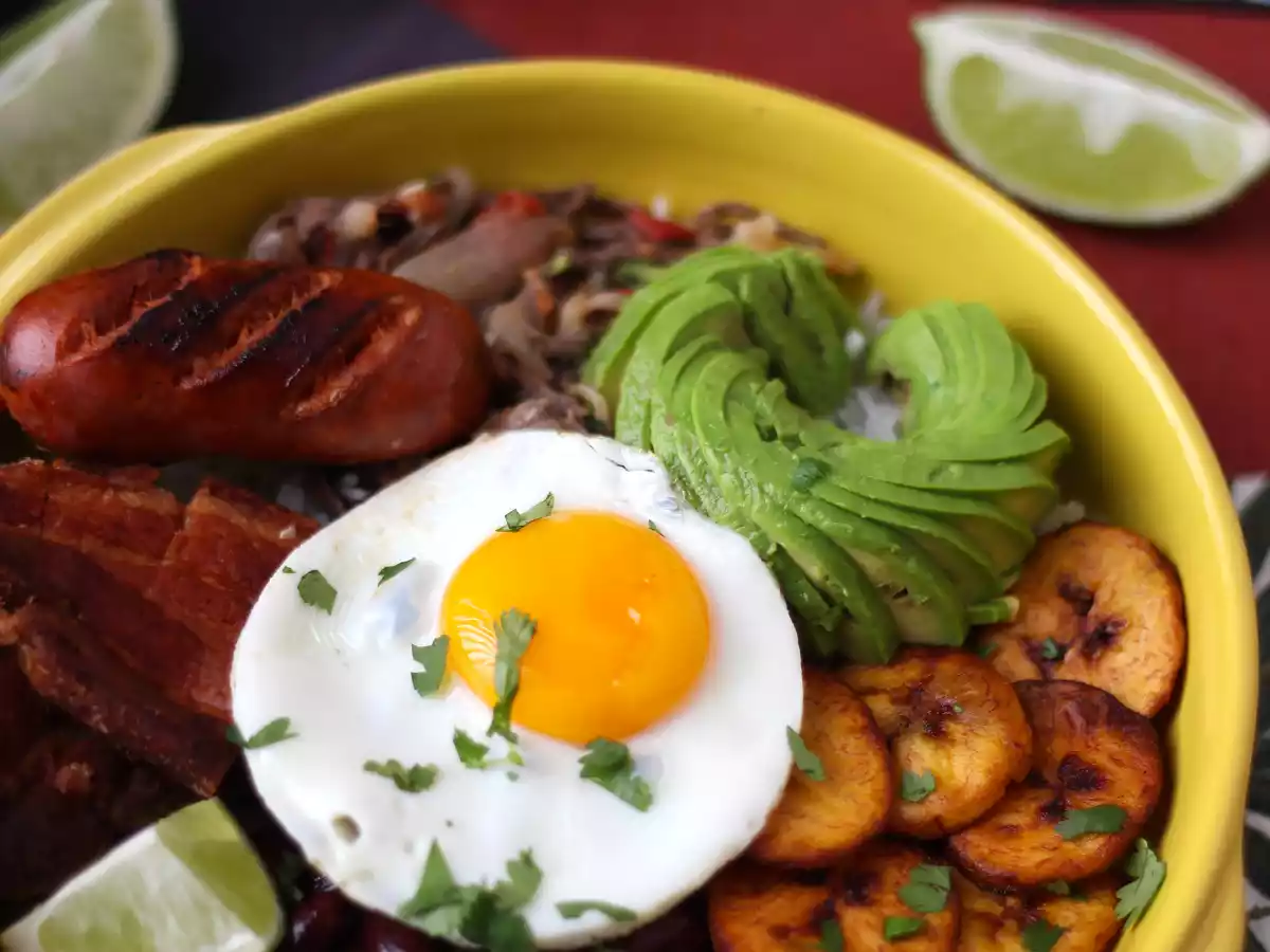 Bandeja Paisa, den colombianske ret fuld af smag og tradition - foto 2