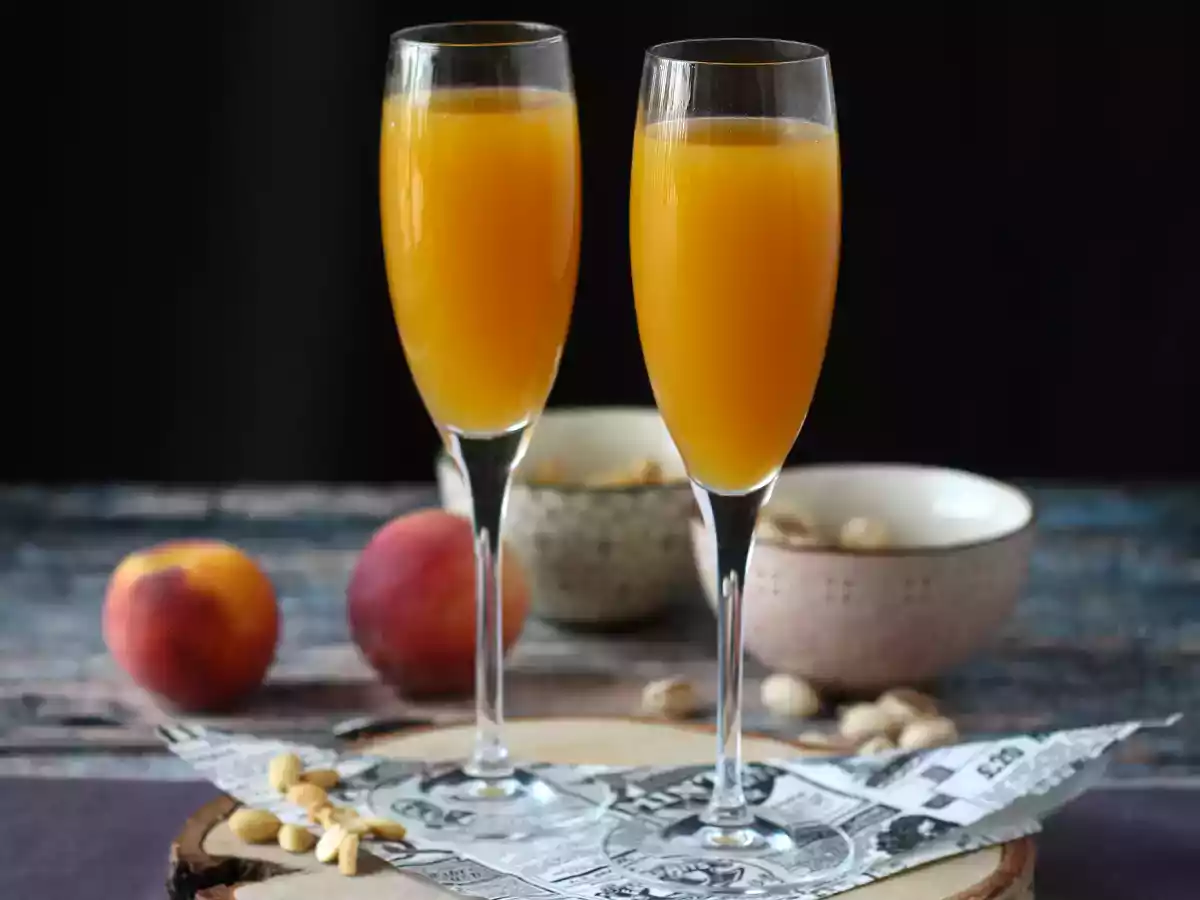 Bellini, den nemme italienske ferskencocktail, du kan lave derhjemme!
