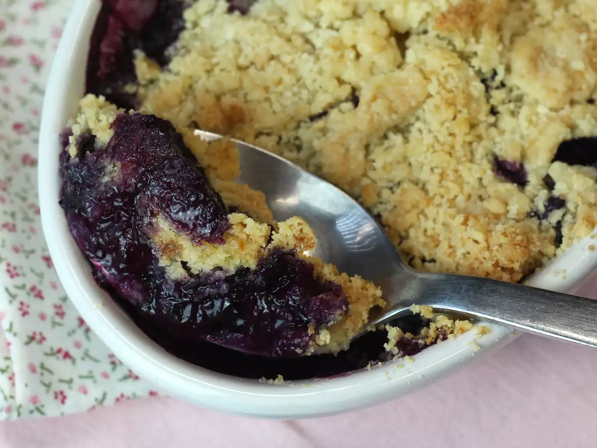 Blåbærcrumble med mandler: gylden på toppen, saftig indeni - foto 2