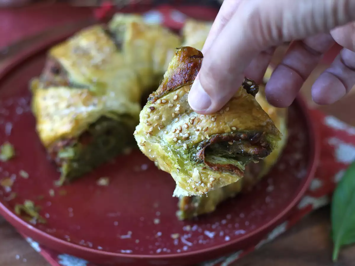 Bladerdejsring med pesto, mozzarella og tørrede tomater - foto 6