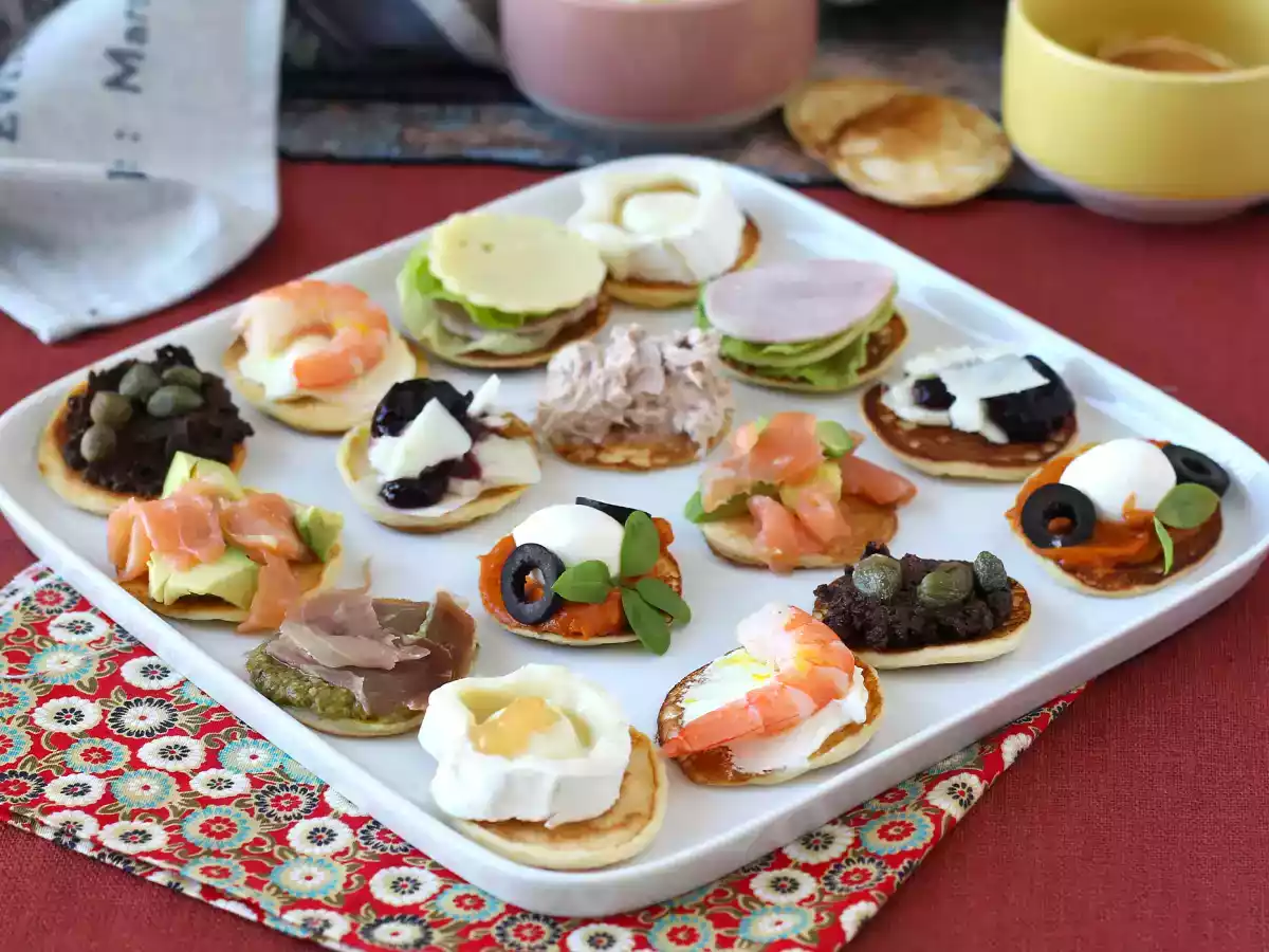 Blini-fad med fyld, den perfekte varierede aperitif til højtiden