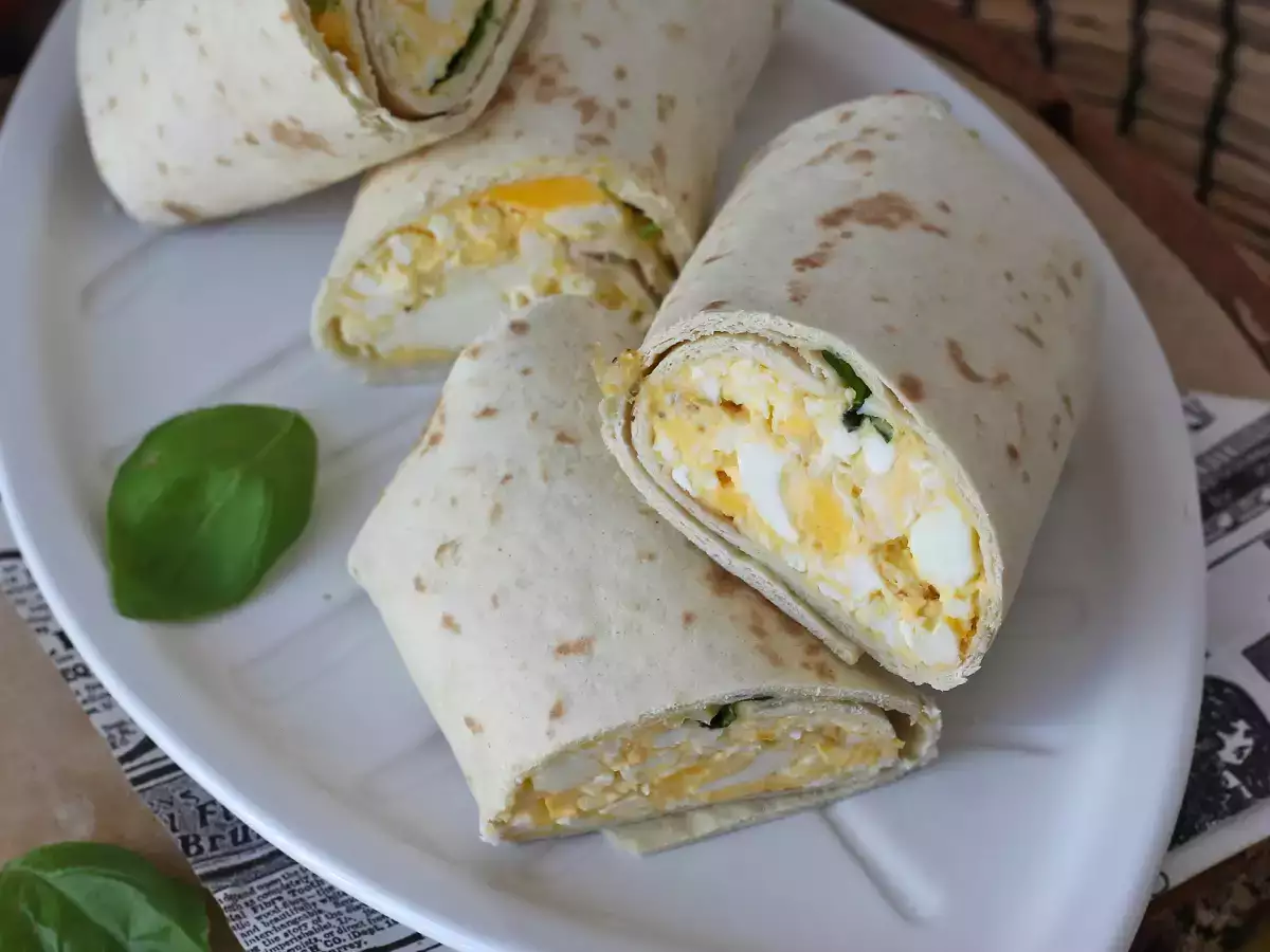Blød og proteinrig wrap med æg og feta - foto 2