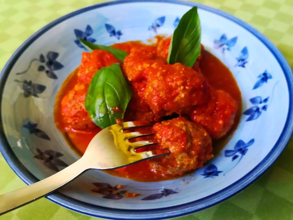 Bløde og smagfulde kødboller i tomatsauce - foto 3