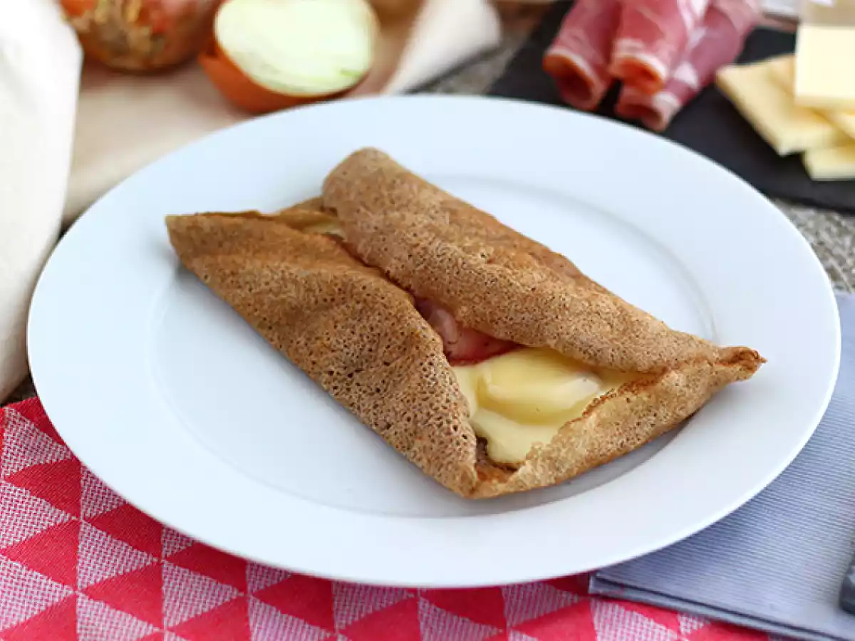 Boghvede-galette med raclette-ost