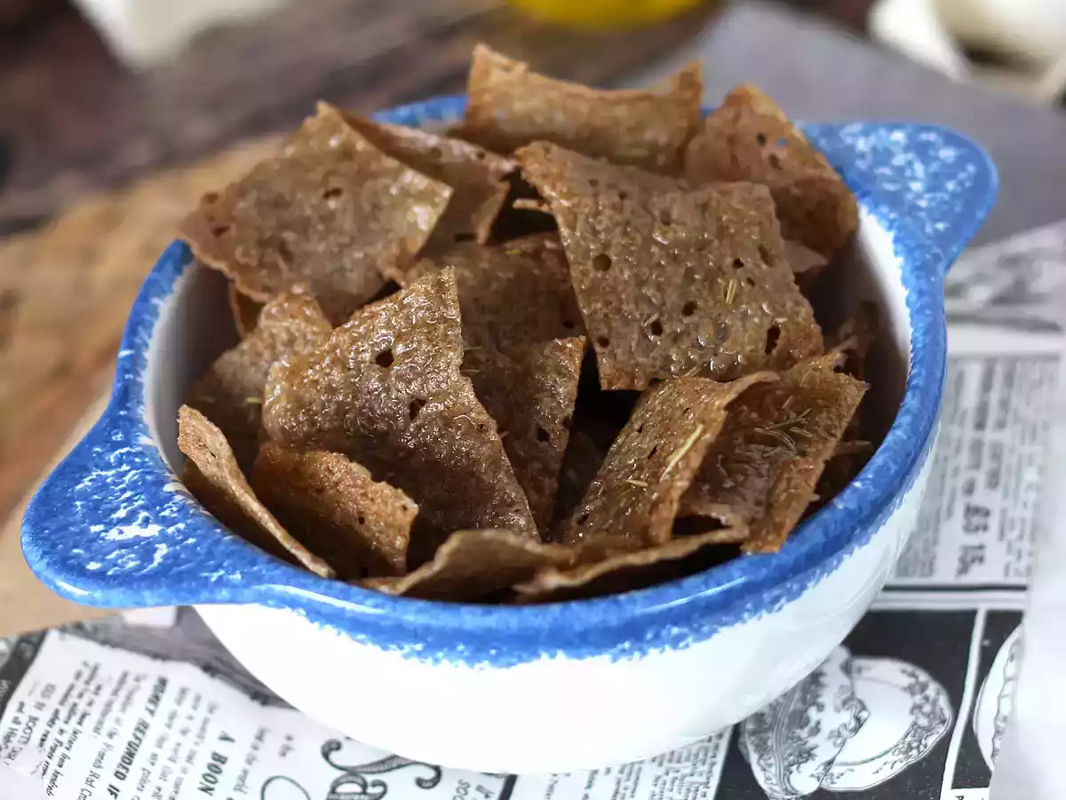 Boghvedepandekagechips: perfekt til en aperitif!