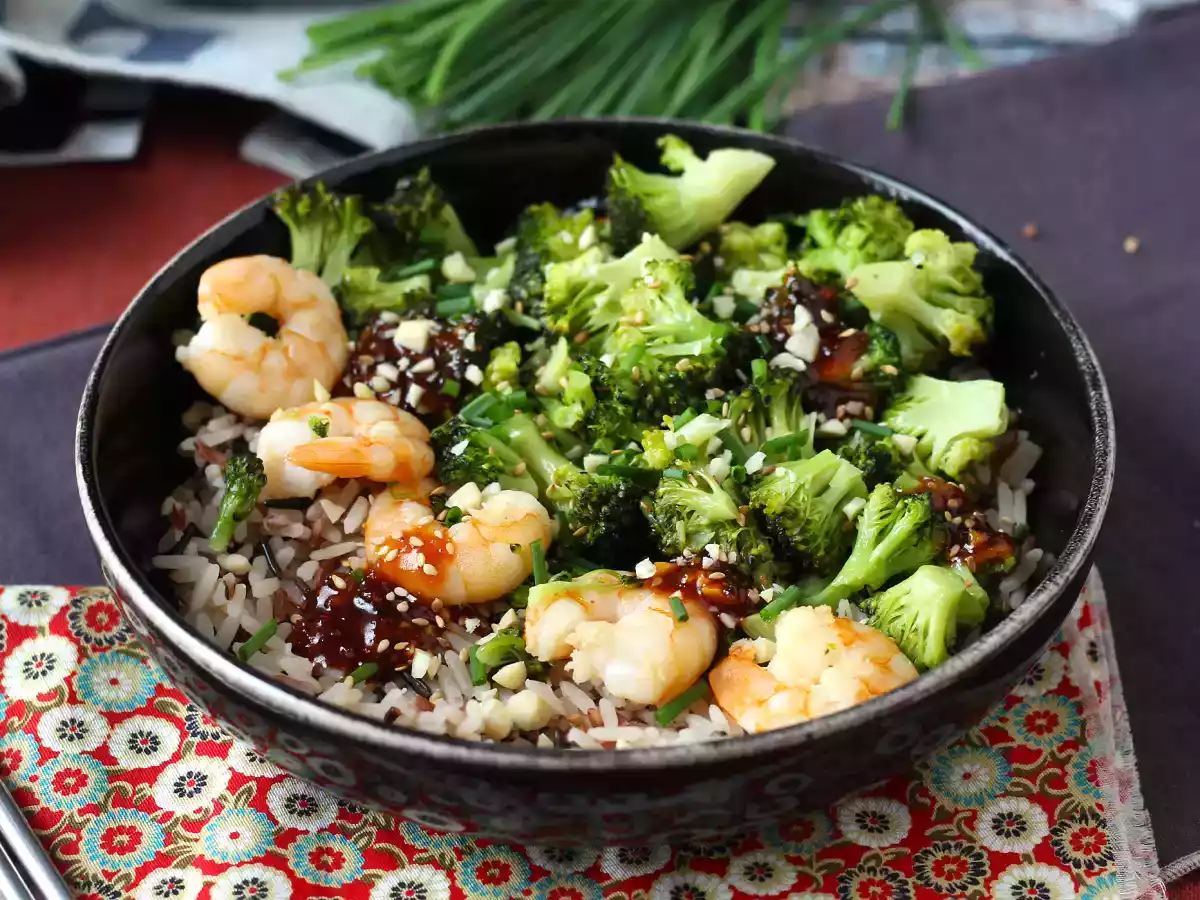 Broccoli og rejer i en krydret koreansk sauce - et enkelt, afbalanceret og krydret måltid - foto 2