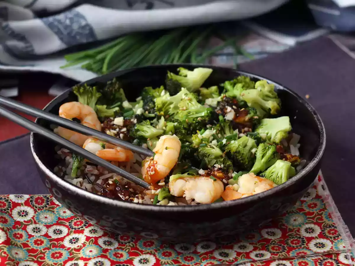 Broccoli og rejer i en krydret koreansk sauce - et enkelt, afbalanceret og krydret måltid - foto 3