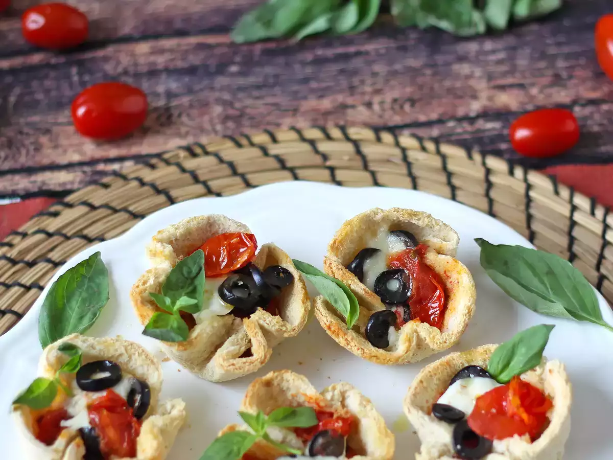 Brødkurve med mozzarella, cherrytomater og sorte oliven - foto 4