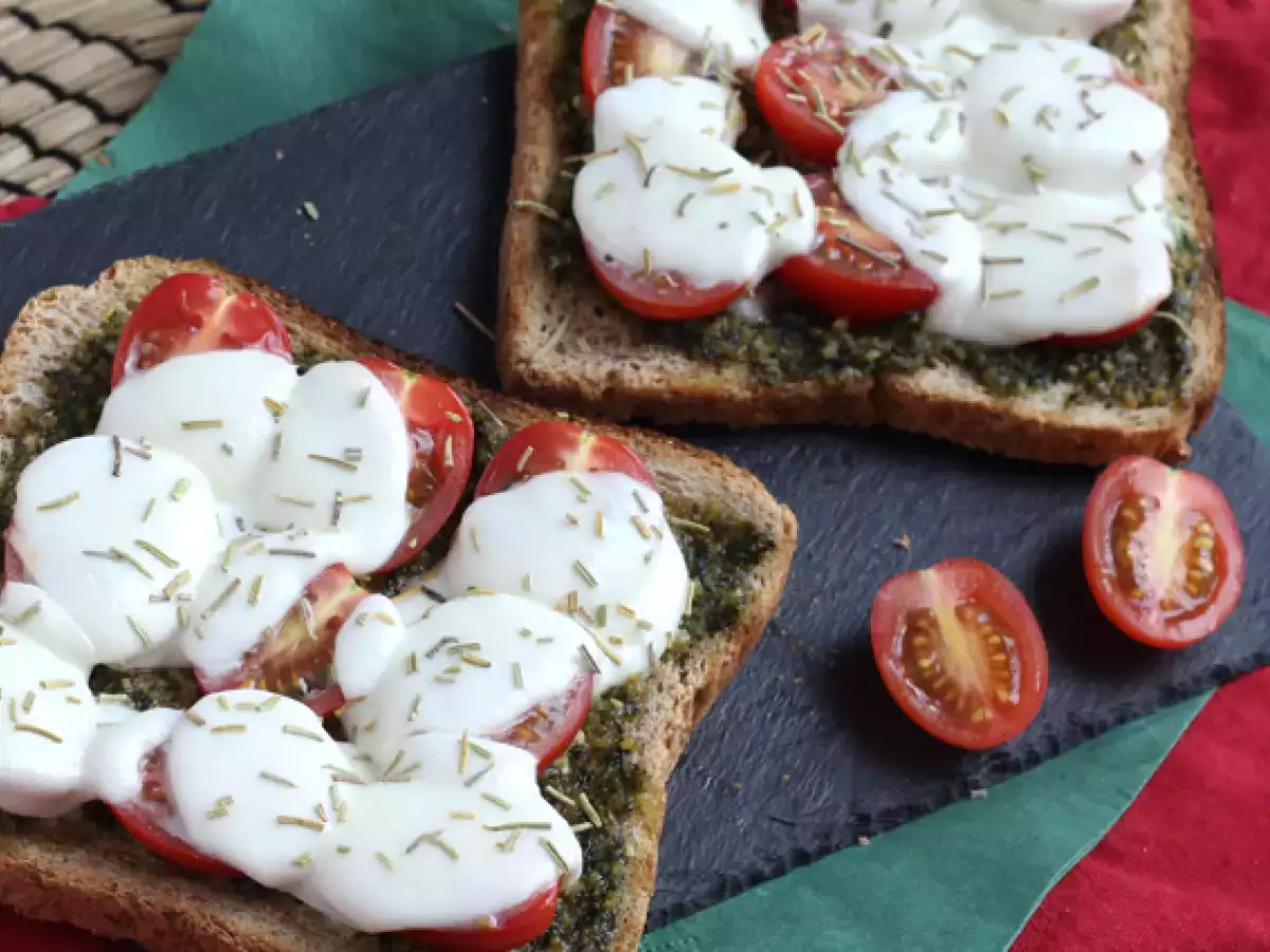 Bruschetta med pesto, cherrytomater og mozzarella - foto 2