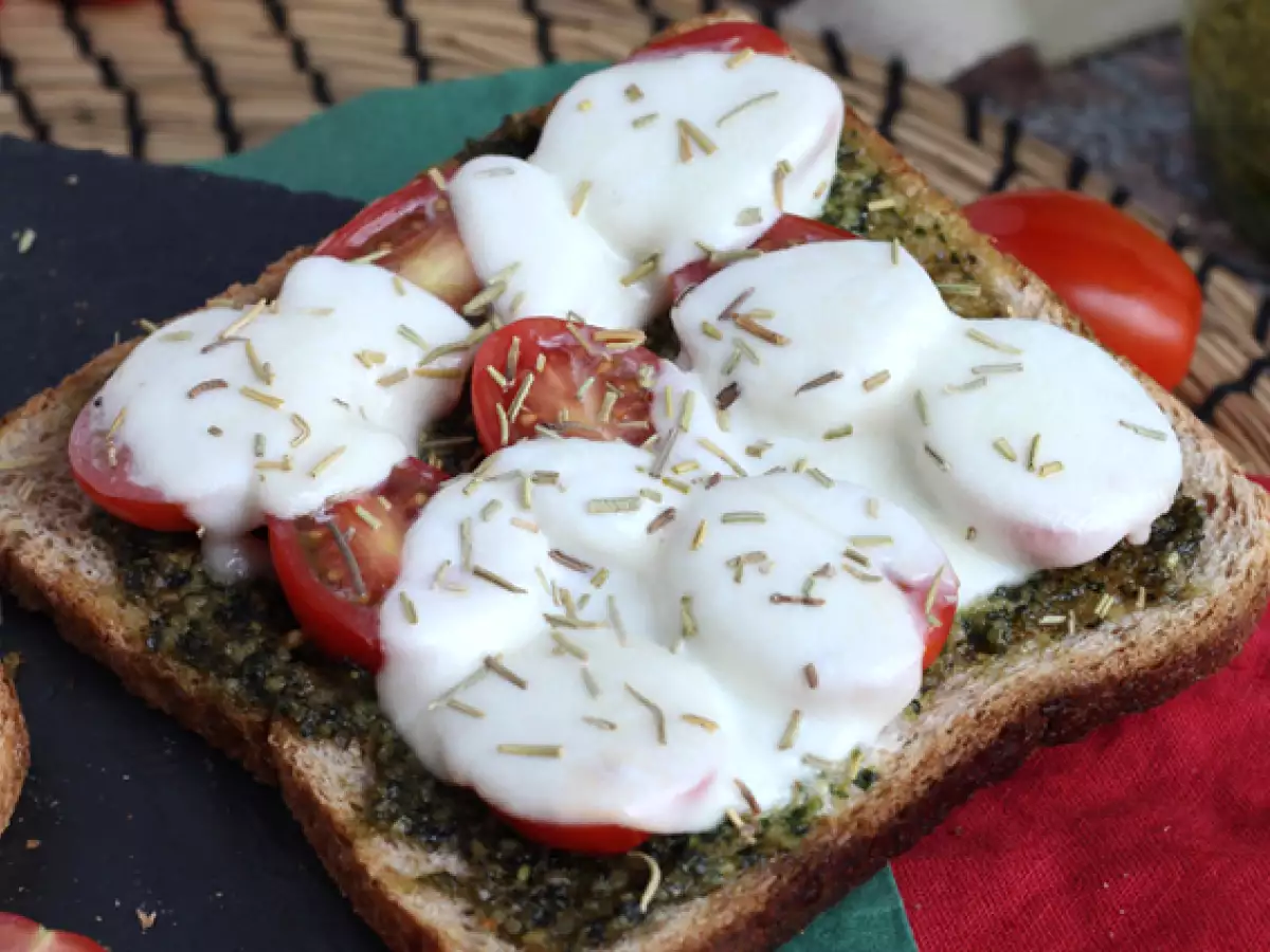 Bruschetta med pesto, cherrytomater og mozzarella - foto 4