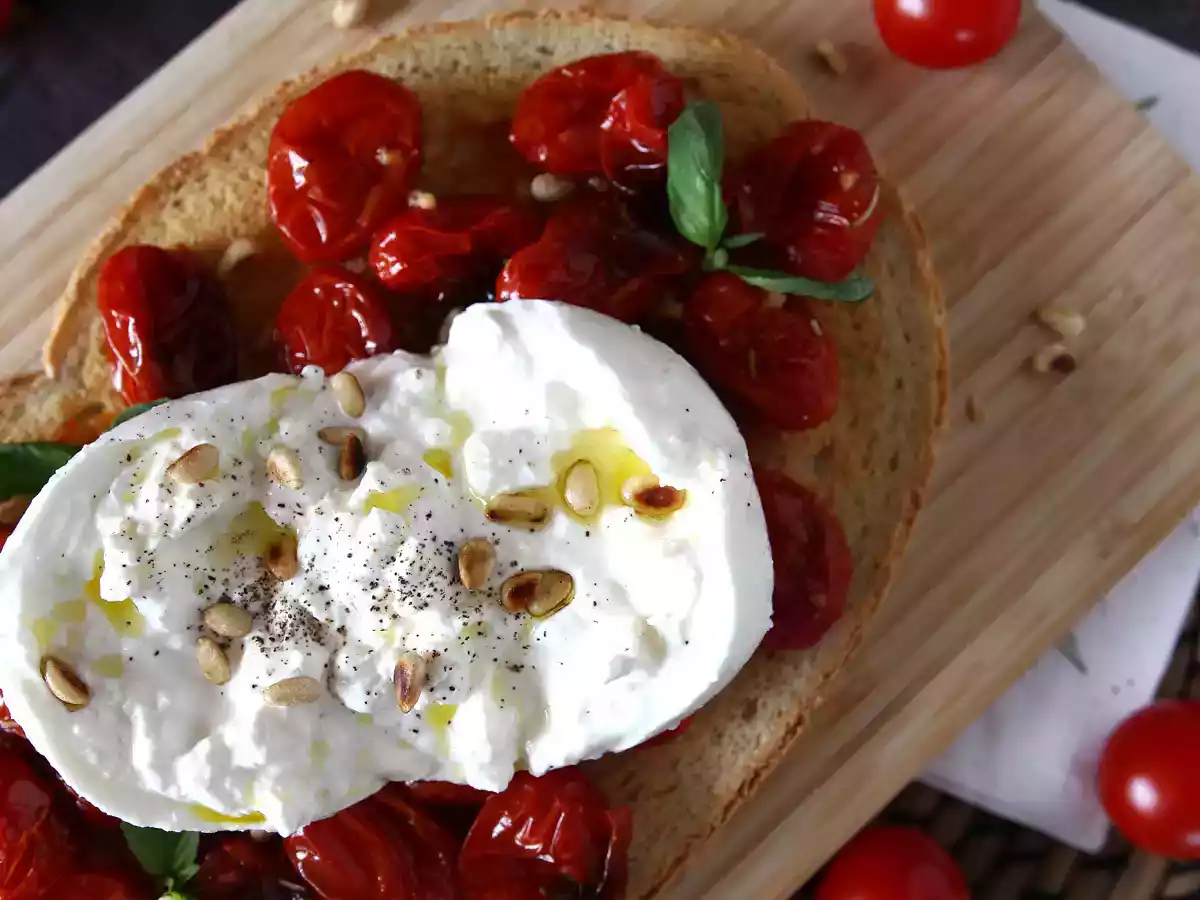 Bruschetta med ristede tomater og burrata - foto 2