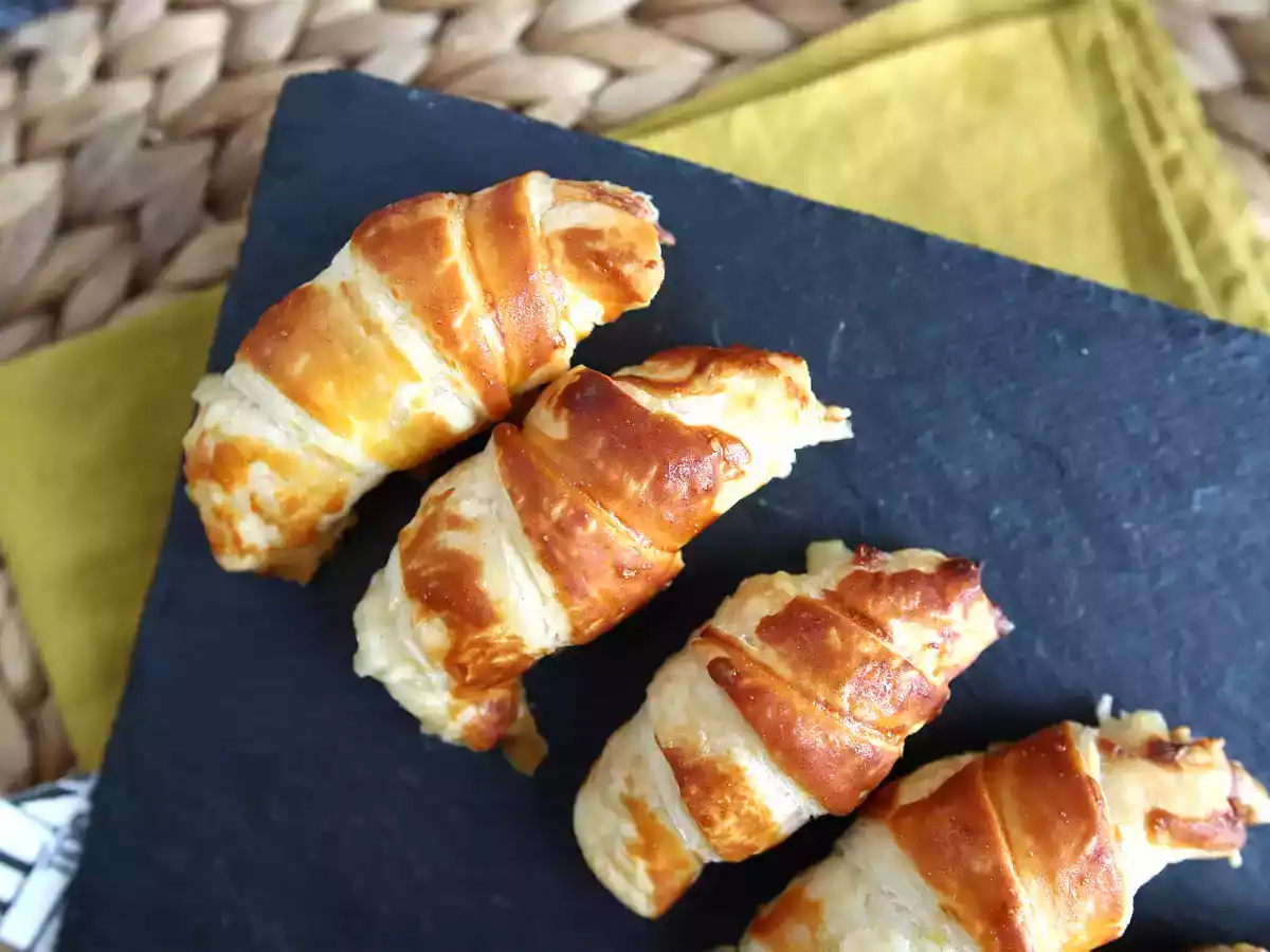 Butterdejscroissanter med bechamelsauce, skinke og ost - foto 4