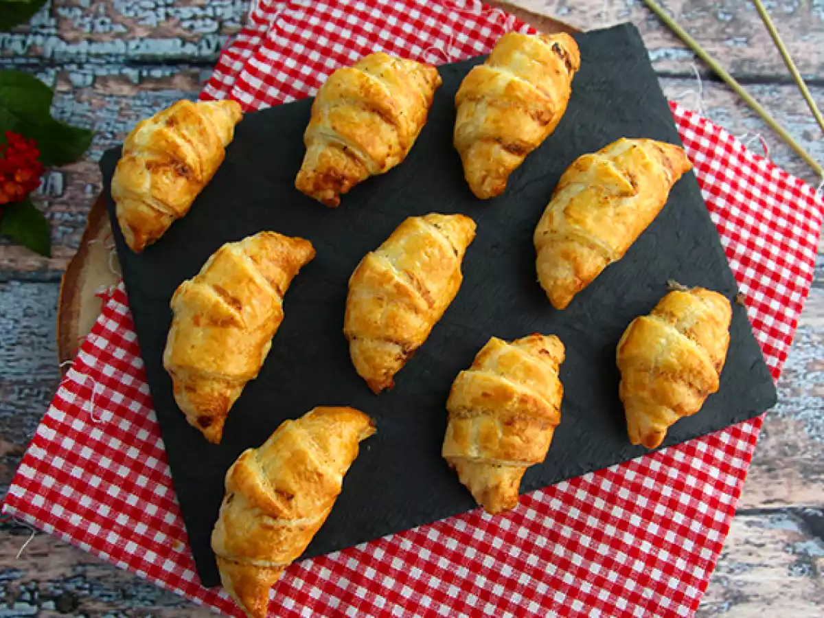 Butterdejscroissanter med skinke og fromage frais