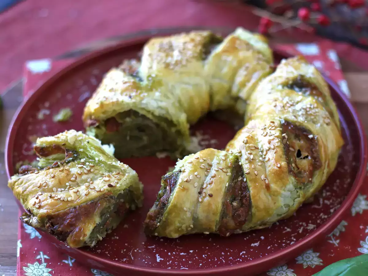 Butterdejskrans med pesto, mozzarella og soltørrede tomater - foto 4